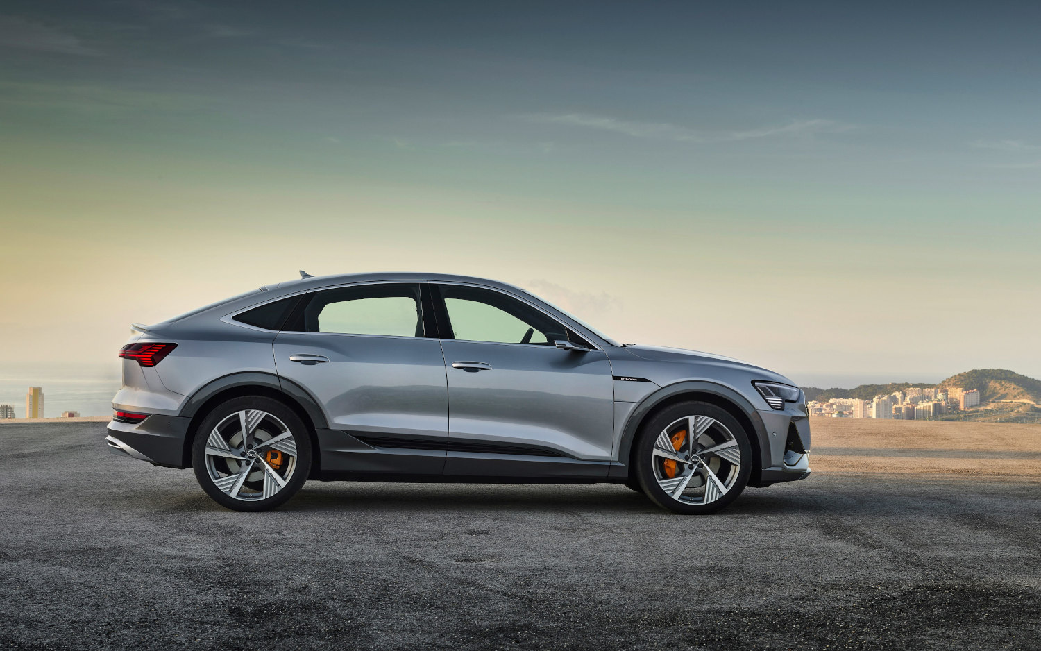 Comparison Audi E Tron Sportback 2020 Vs Jaguar F